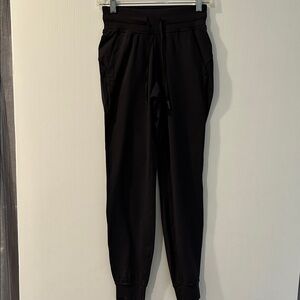 Lululemon Athletica Dance Studio Mid-Rise Jogger
Full Length Size 2